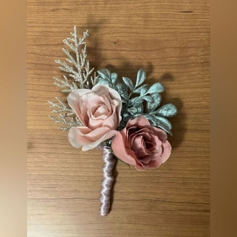 Artificial Flowers Boutonnière for Wedding Quinceañera Prom Special Event
